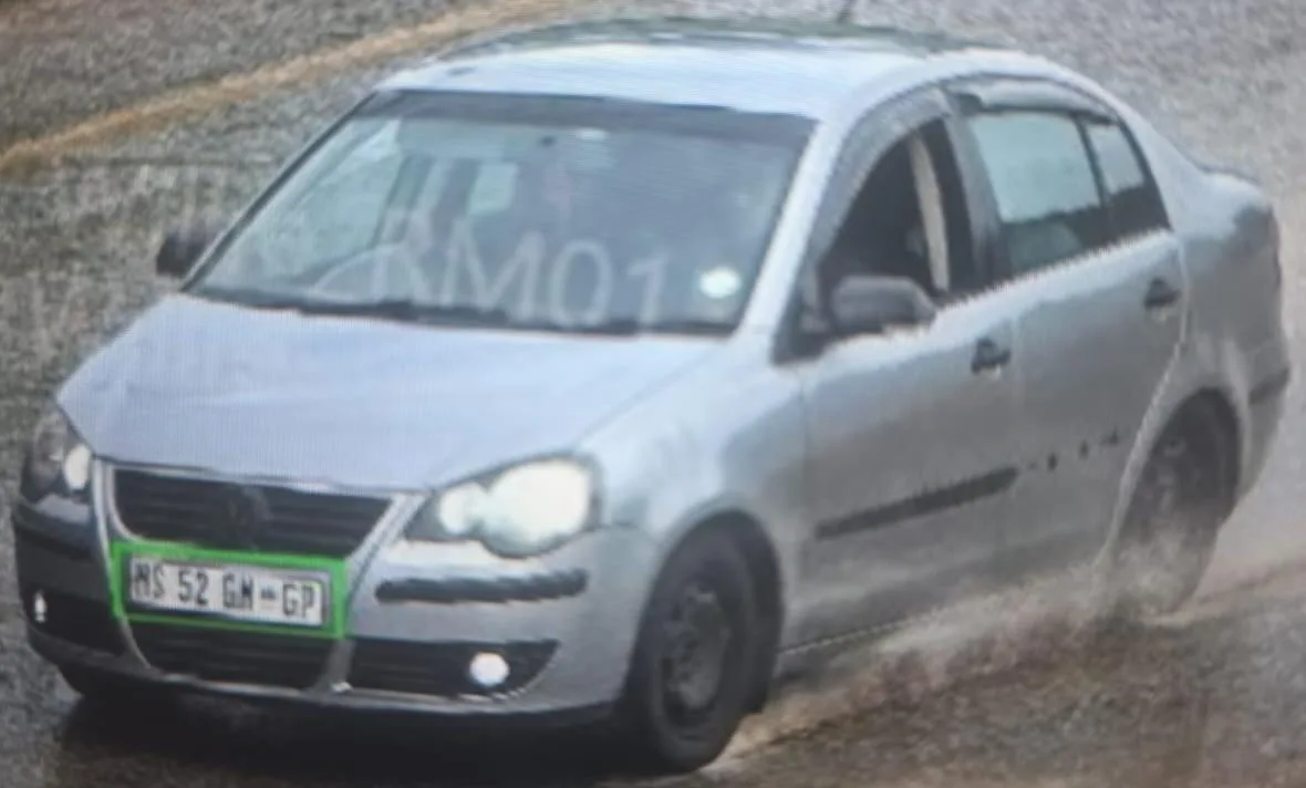 The suspects, believed to have used false number plates, fled in a grey Volkswagen Polo after the incident.