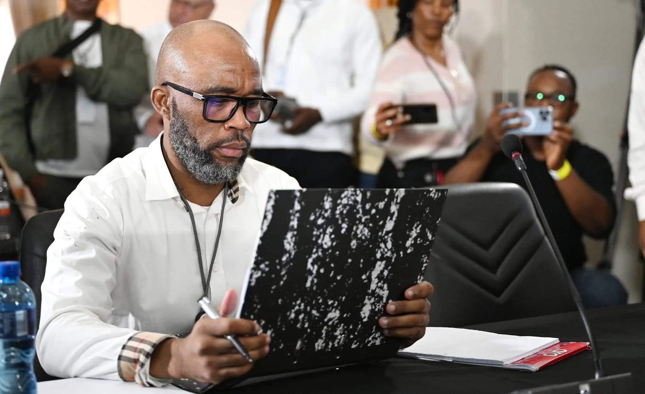 12 senior police officers arrested over Medicare 24 tender